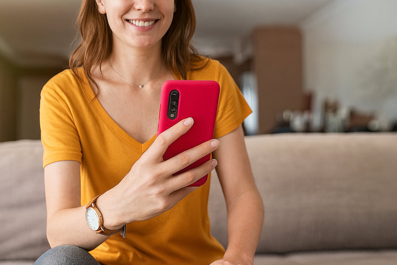 Young female NJ resident using mobile phone to viewing Daily Health Works content.
